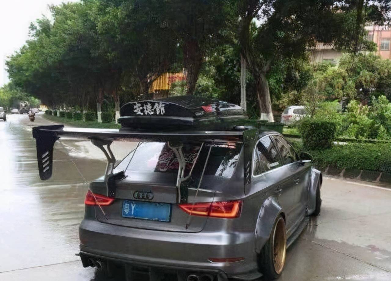 男子花20万给奥迪a3加装尾翼网友这尾翼是飞机上拆下来的