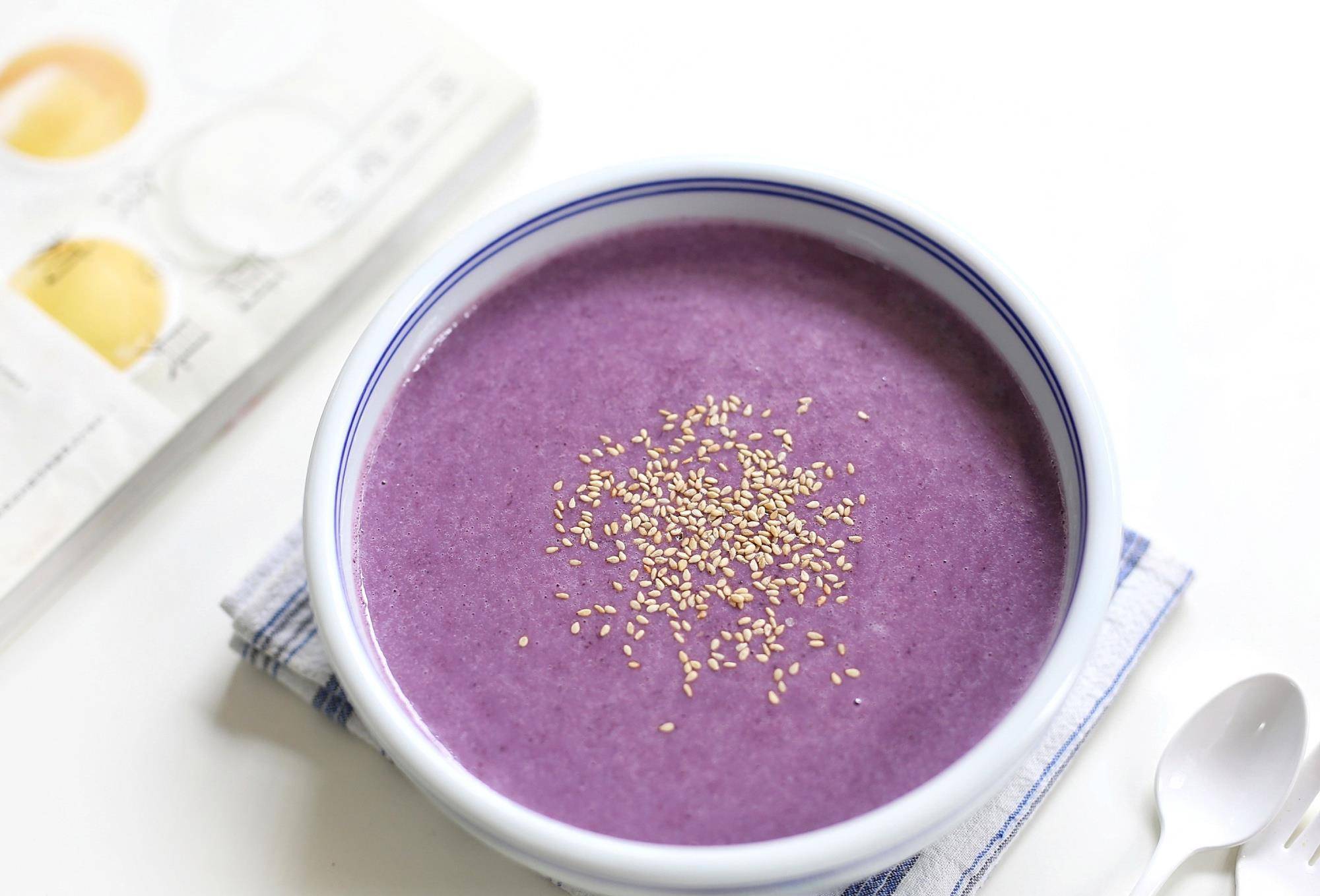 【紫薯紫米糊】材料:紫薯100克,紫米30克,纯牛奶200克,清水230,细砂糖