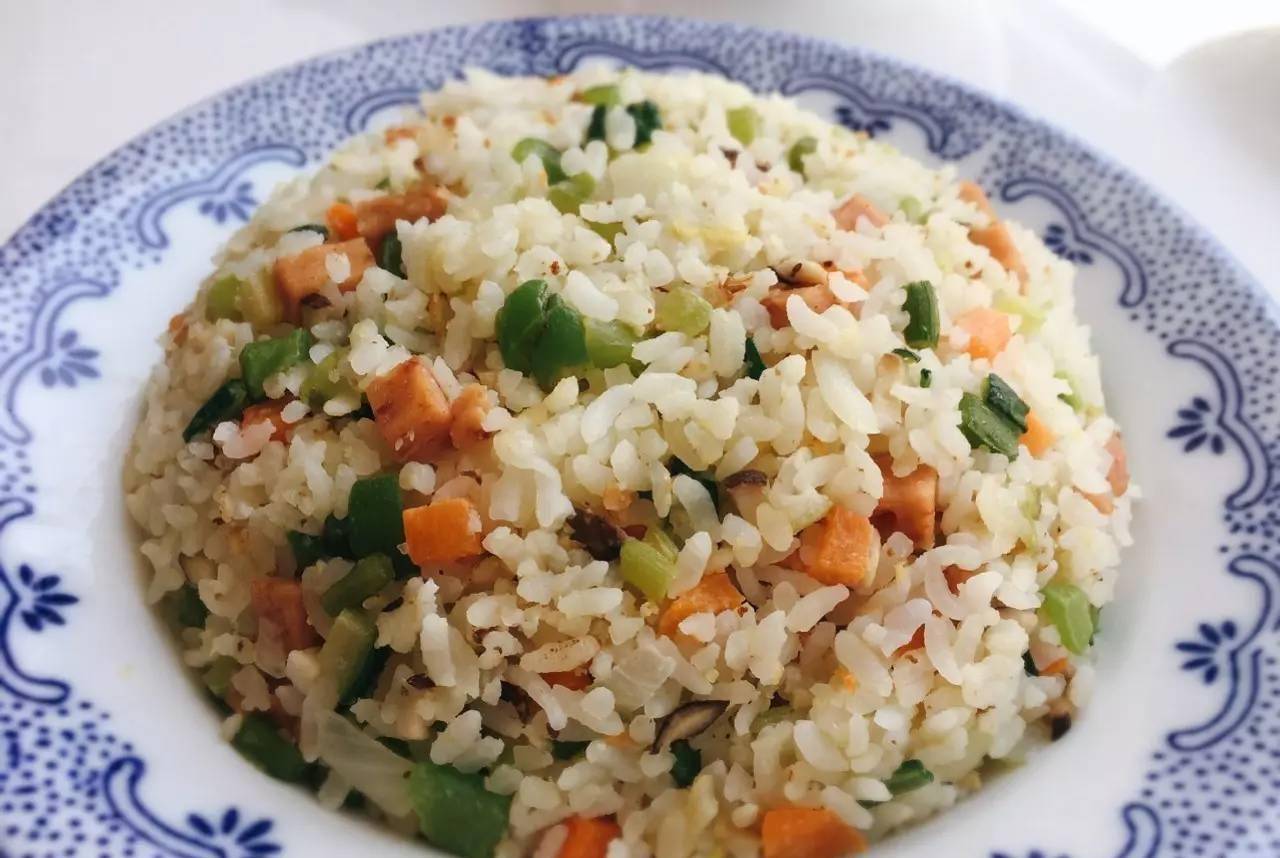 大米饭怎么炒 ecc3153598a64f2d8a61e35c2fcd28f3.jpeg