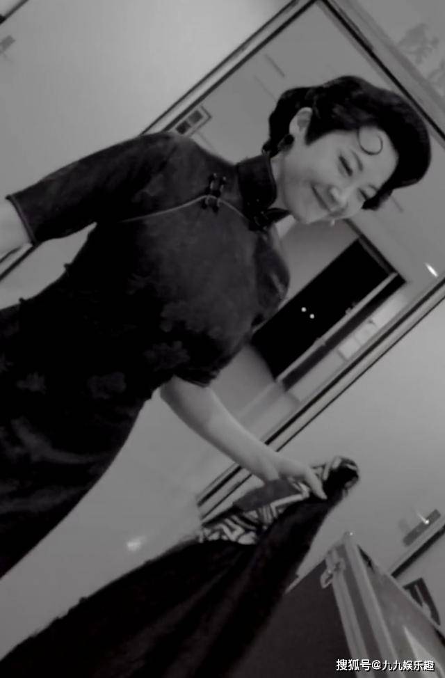 52岁许晴近照曝光,身穿旗袍显身材曼妙,被赞为演艺圈的尤物
