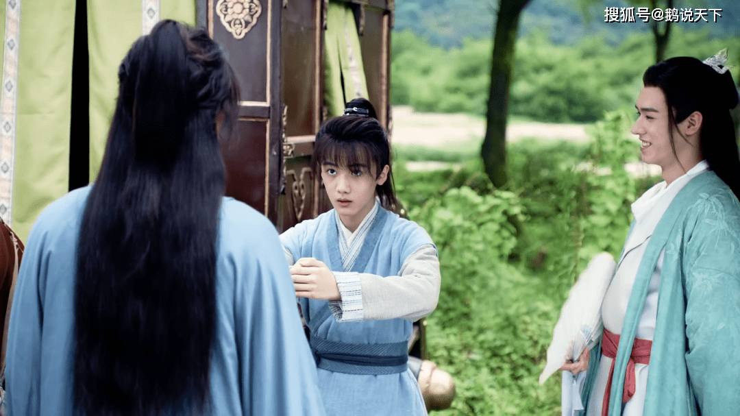 成岭是一个在富裕正常的环境下长大的,即便是遭遇灭