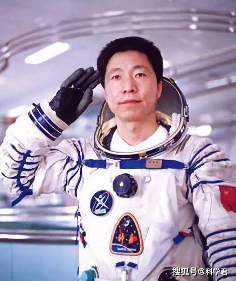中国首位女宇航员刘洋，为何没生育就上太空？