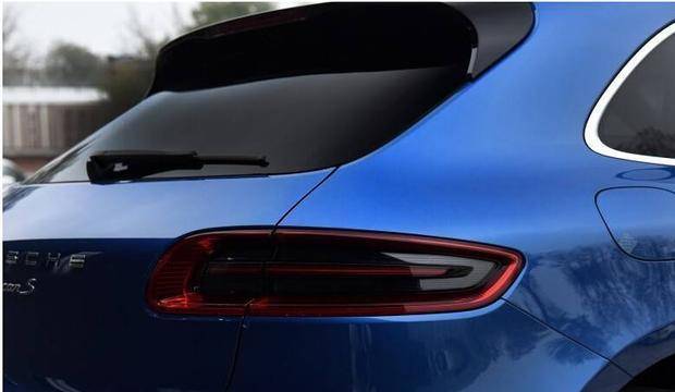 为什么轿车没有后挡风玻璃雨刮器难道是为了节省成本