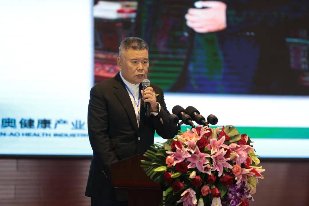 普新区党工委组织部领导刘凤明;中国保健协会副理事长兼秘书长徐华峰