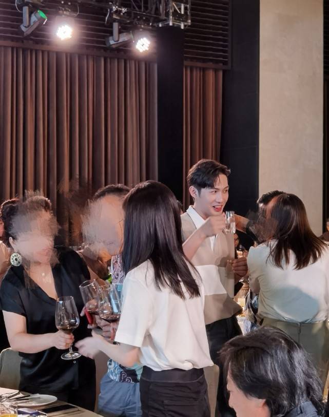 司藤答谢宴举行,网友:办得倒像婚礼