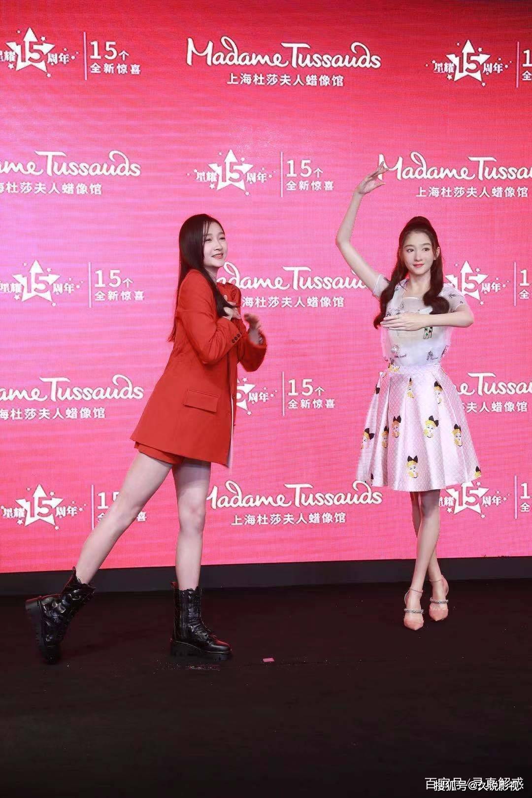 关晓彤夸自己"没有底线",蜡像馆发现自己雕像称真漂亮.