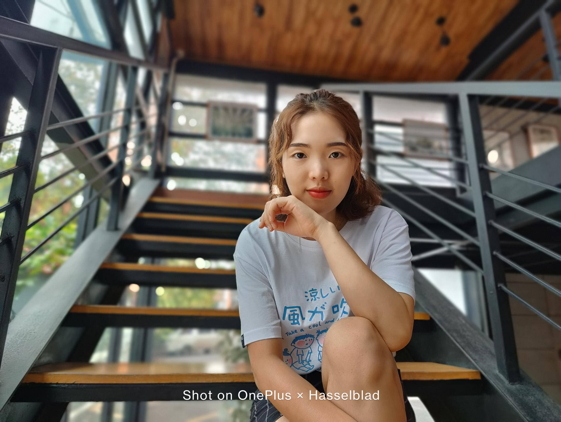 从样张可以看出,一加9 pro的这颗人像镜头也有哈苏自然色彩优化的介入