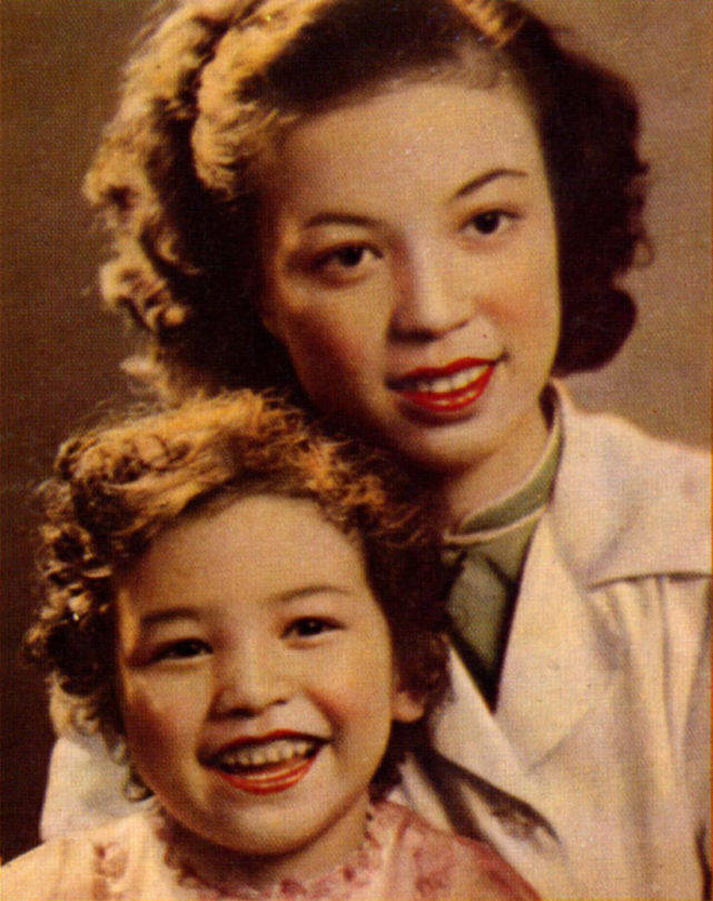 原创83岁余慕莲出院照曝光抢救5个月严重消瘦挥手感谢外界关心