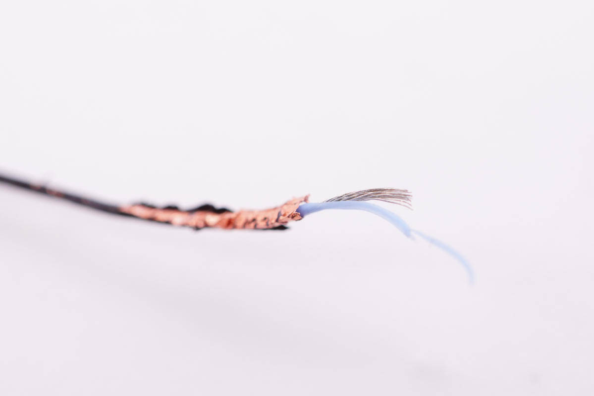 内置|讯光电子0.8米USB4数据线拆解，内置赛普拉斯控制器