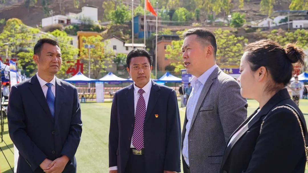 甘洛县县委常委,县政府常务副县长陈绍奎了解活动现场情况"职在民企
