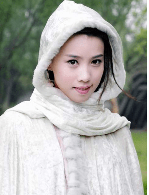 还记得《雪域迷城》里的"舞阳"吗?如今在《骊歌行》中演丫鬟_施予斐