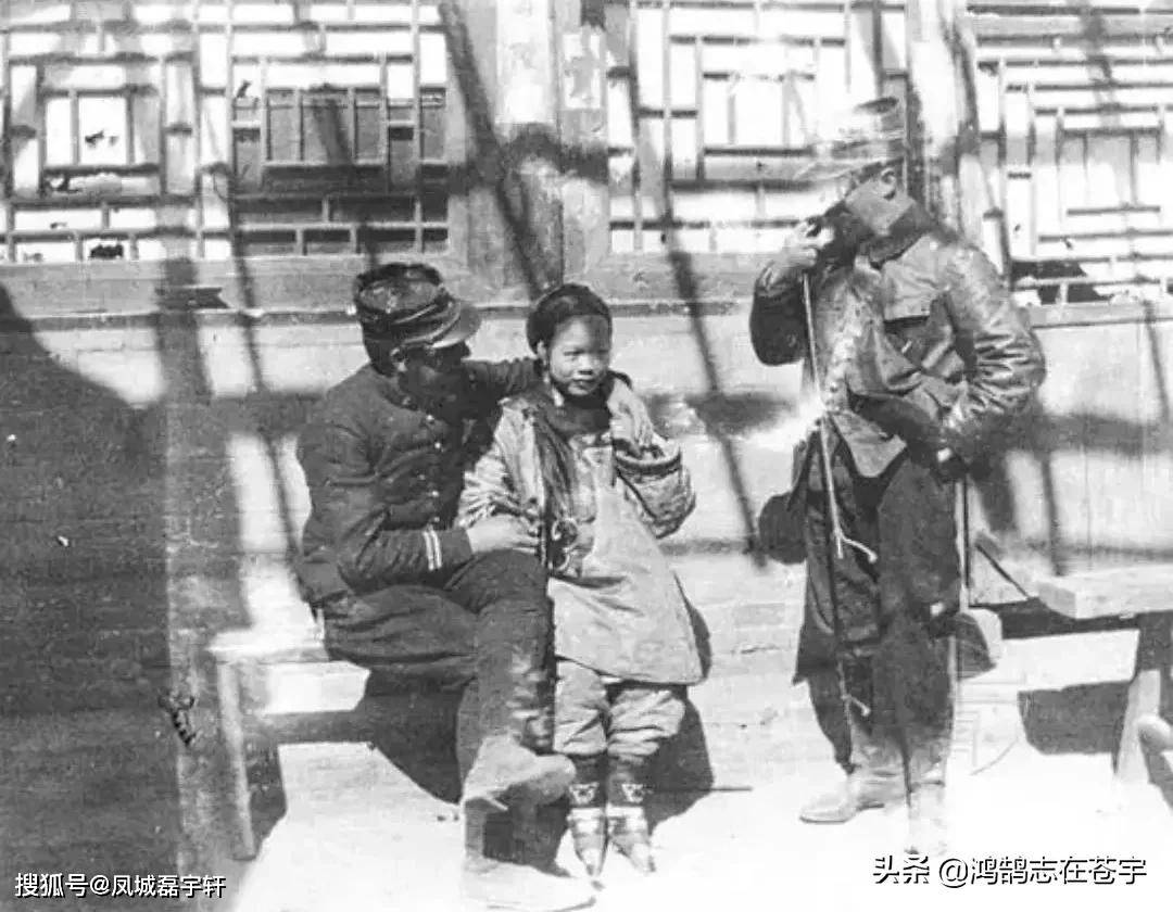 慰安椅拆磨女人学校 戴上强制分腿器憋尿