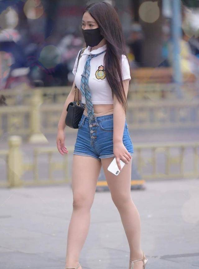 很火的打底裤 bb96eb1d5f2245099847c0a36d0ff4a6.jpeg