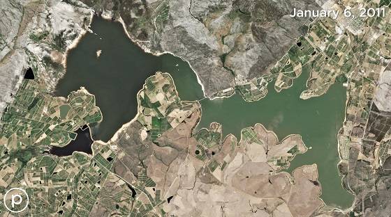 南非开普敦水危机前后(2011-2018)的地区水位对比卫星图此外,水作为