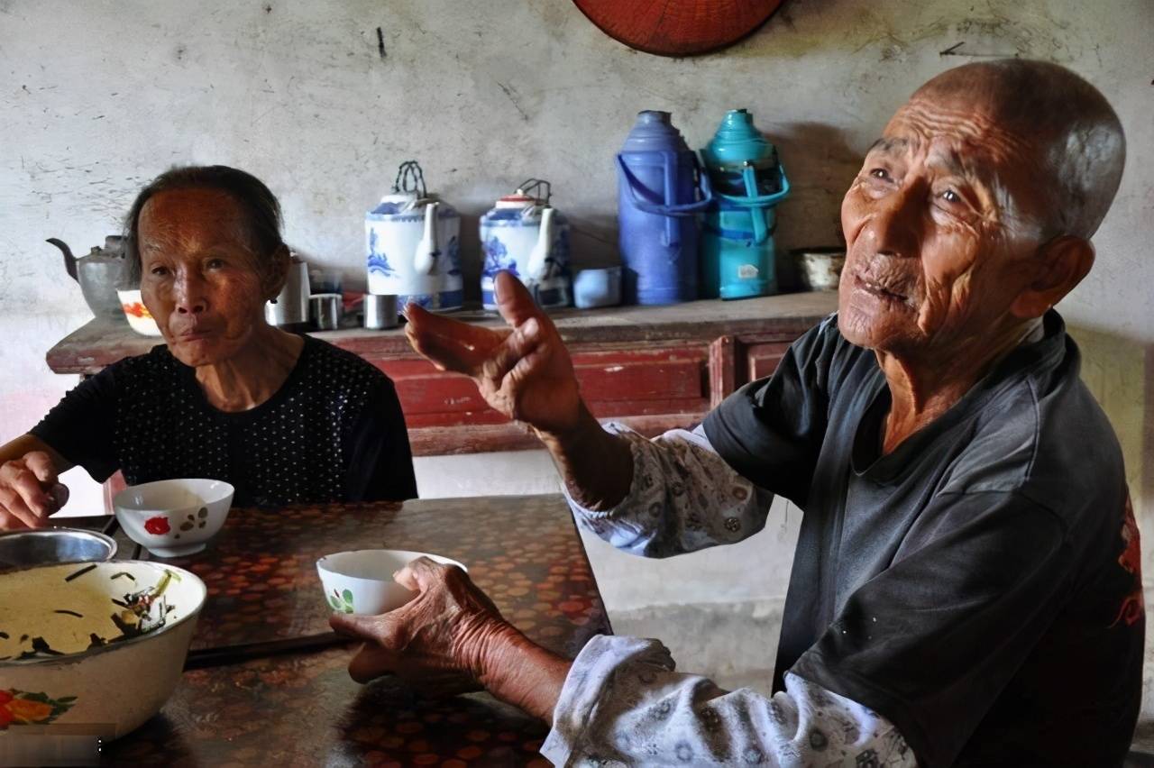 而且平时也不要觉得老人唠叨.