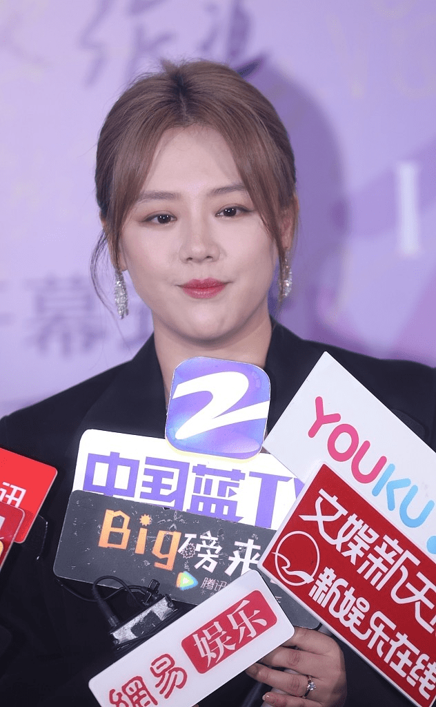 原创马思纯变胖后身材曲线更明显了实力证明长得美不美和胖瘦无关