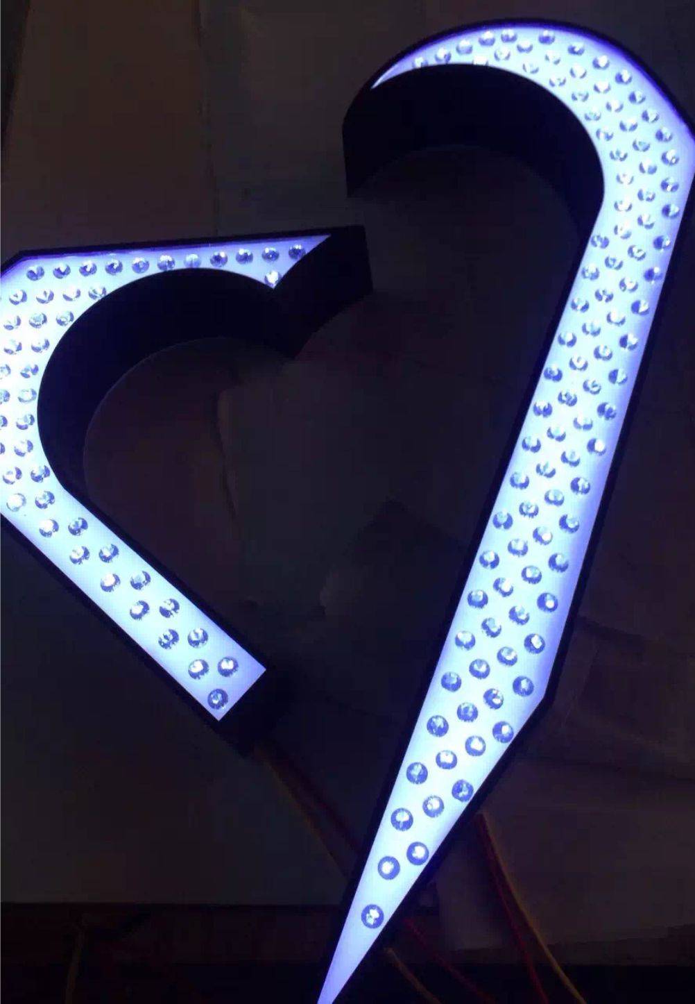 户外发光字的特点及优势