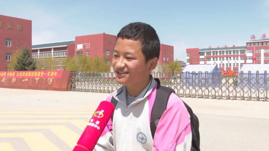 海原县第二中学学生王学利:现在公交车离我们家越来越近了,每到下雨天