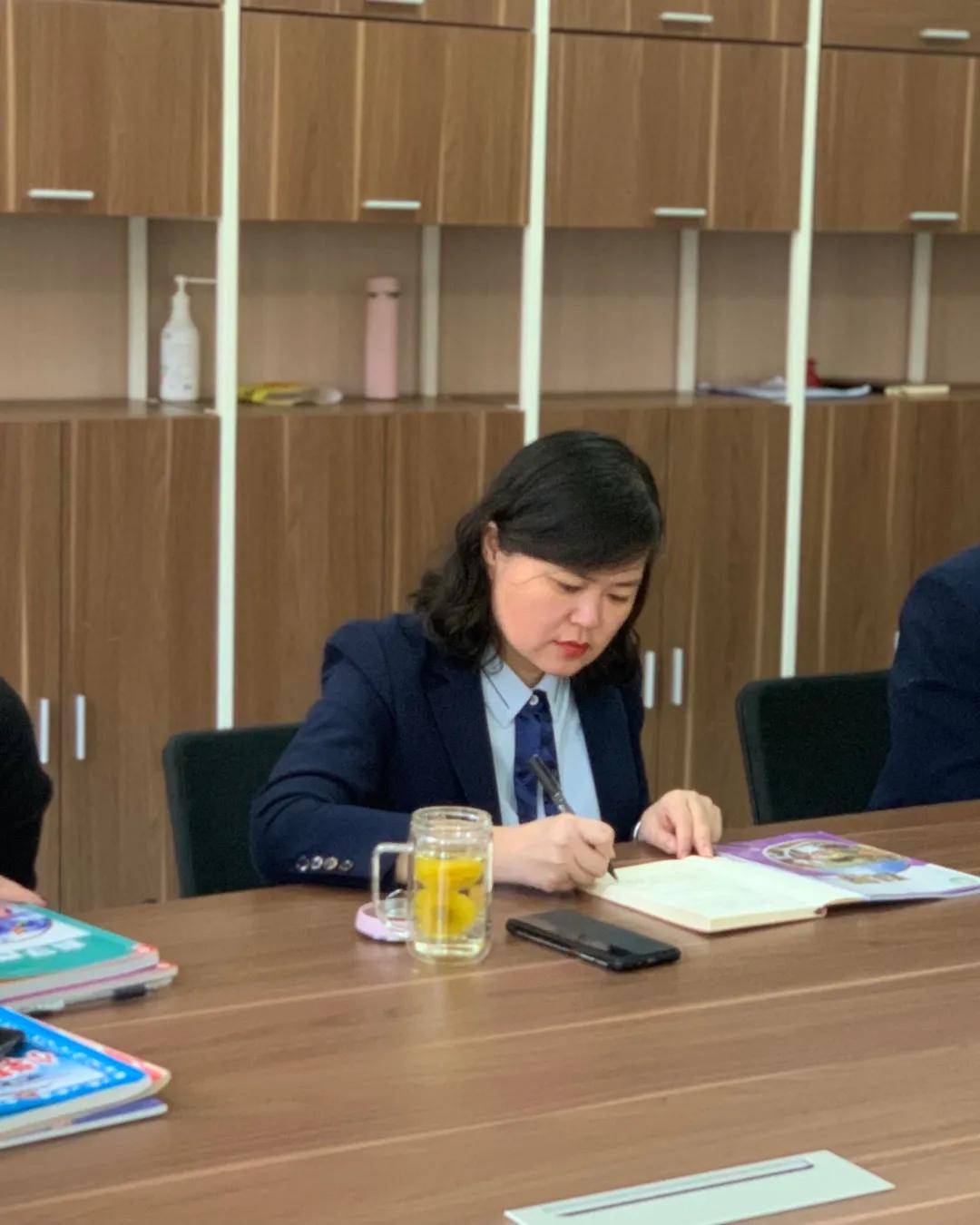 蜕变成长 勤思考由吴晶老师进行首轮推门课情况反馈.