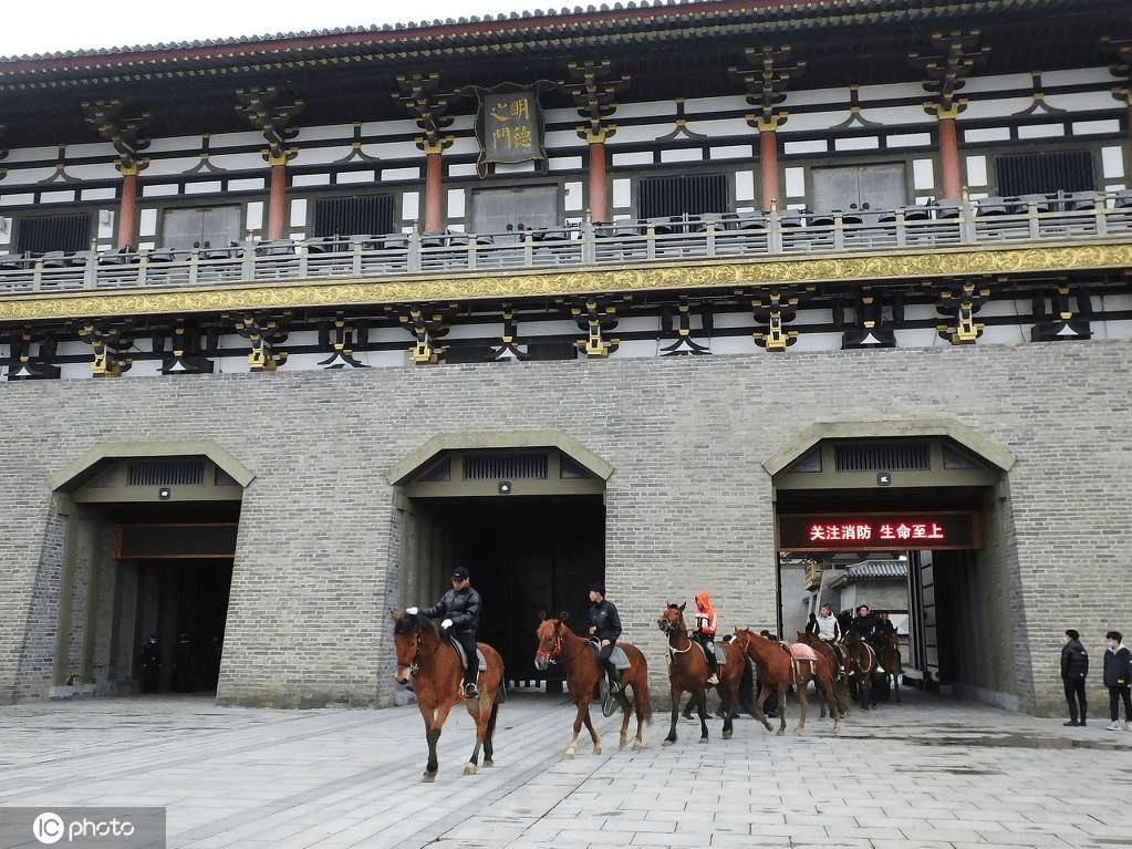 襄陽唐城影視基地,又名中國唐城,襄陽影視城,位於湖北省襄陽市.