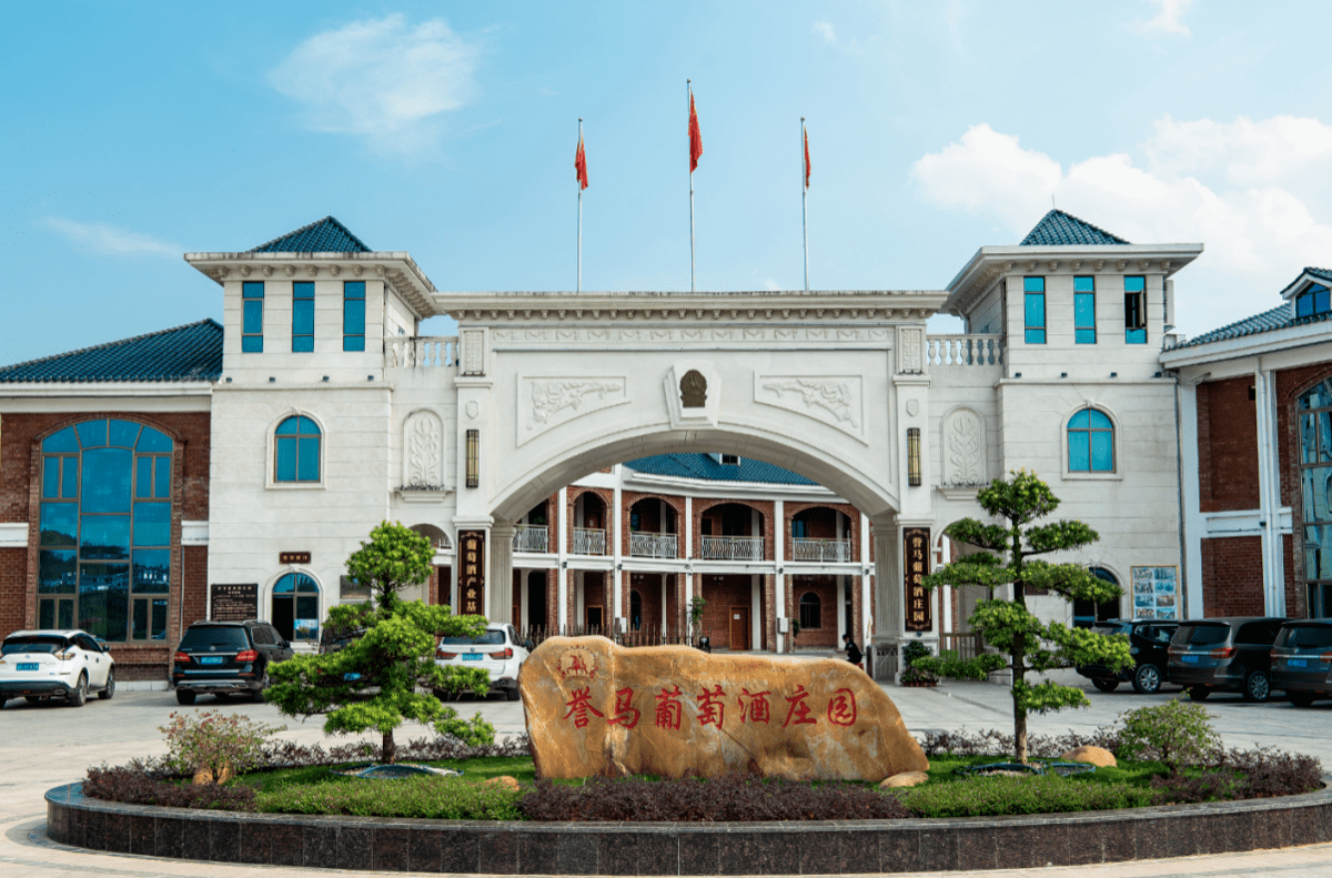 党史教育万里行红色记忆代代传