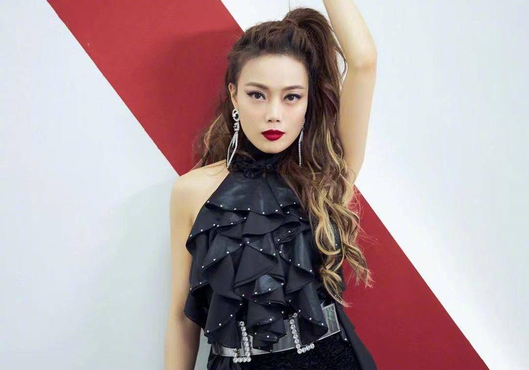 容祖儿成团夜日记上线,天后的实力不容小觑,你认可她吗?