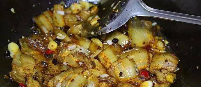 回锅肉炒什么菜好下饭 5d31135692f94382b31b7f23e6ad1b7f.jpeg