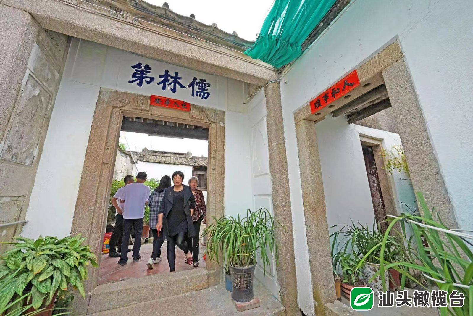 龙湖区外砂街道经发办主任沈卫东说"东溪村我们是准备这样打造的,就