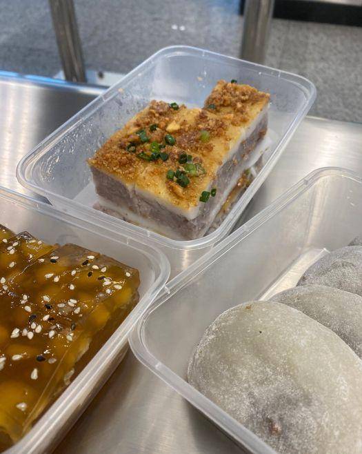 广西南宁大哥卖芋头糕,10斤1个日卖7000元,不提前预约吃不上_糕点