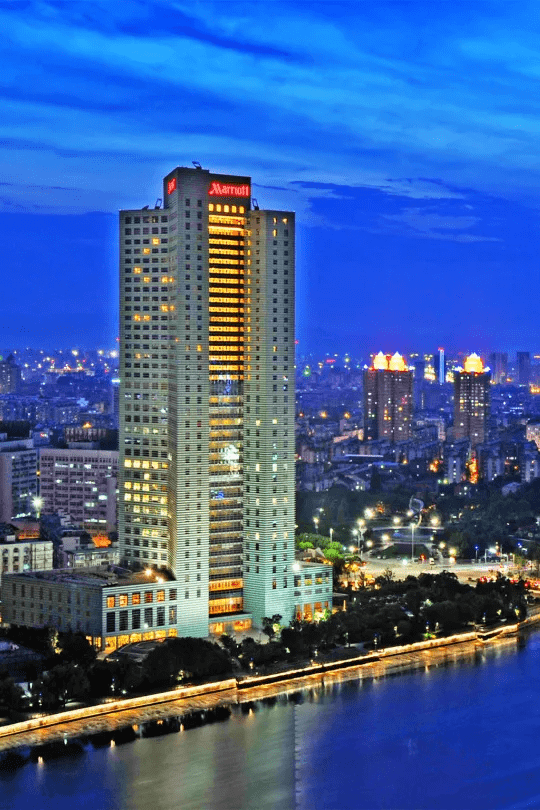 宁波万豪酒店拥有1188平方米宴会活动空间,包括1个大宴会厅及6个多