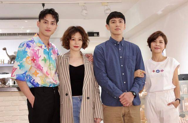 柯震东被爆开跑车载美女 新欢徐若瑄救援亲解密
