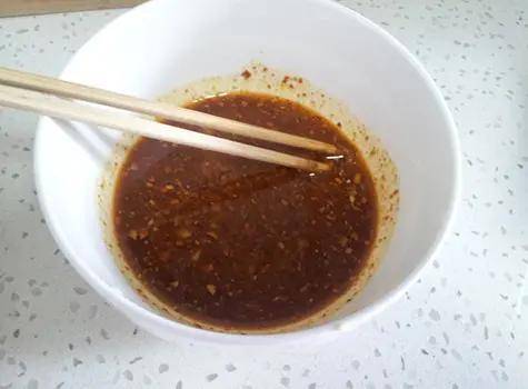 原创
正宗的重庆小面佐料是其灵魂所在