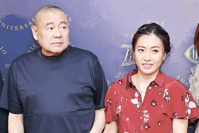 李嘉欣庆50岁生日,阔太姐姐罕露面,58岁保养得宜,却遭网友调侃_李嘉明