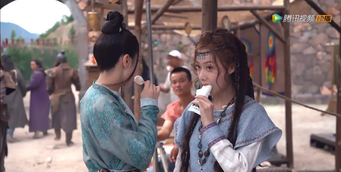 长歌行幕后花絮:赵露思刘宇宁田间ktv,热巴曹曦月严肃吃雪糕