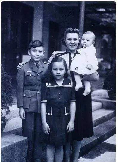 原创蒋经国去世后四个儿子相继亡故仅剩一个儿子却不能认祖归宗