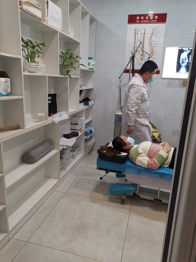 田少波,水流田氏接骨手法第四代传承人,未央侯妮娜诊所负责人.