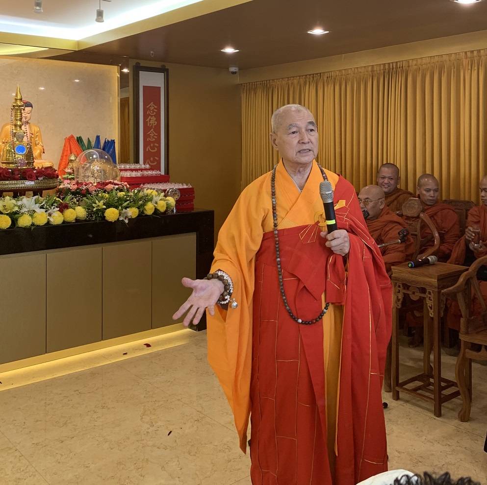 慧海大和尚于1948年出生于潮安金石,幼时移居马来西亚,受英文教育