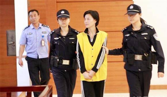 一个合适的男人结婚,从此过上简单幸福的日子,但是此时顾春芳年轻气盛