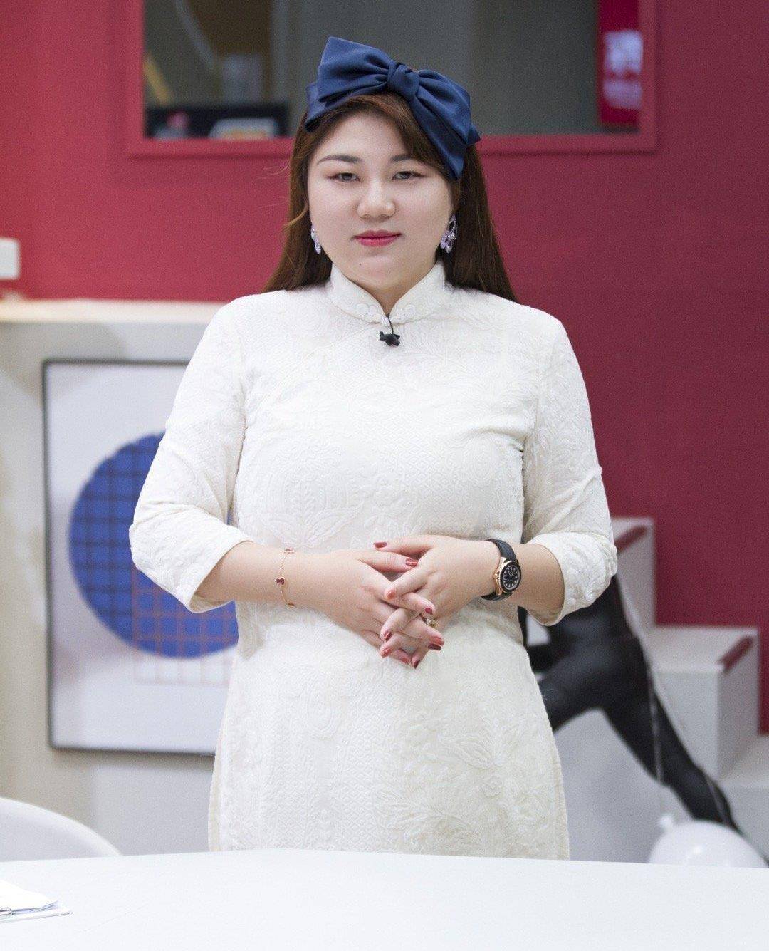 原创杨天真自信秀身材晒出一组泳装照一双大长腿抢镜