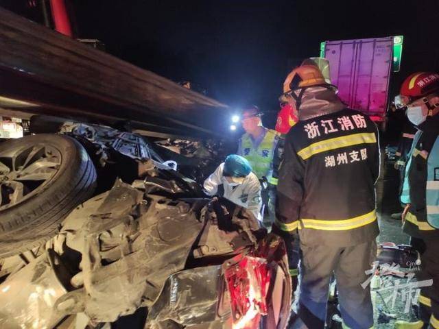 浙江湖州練杭高速6車追尾致6死一家五口出遊三人不幸遇難