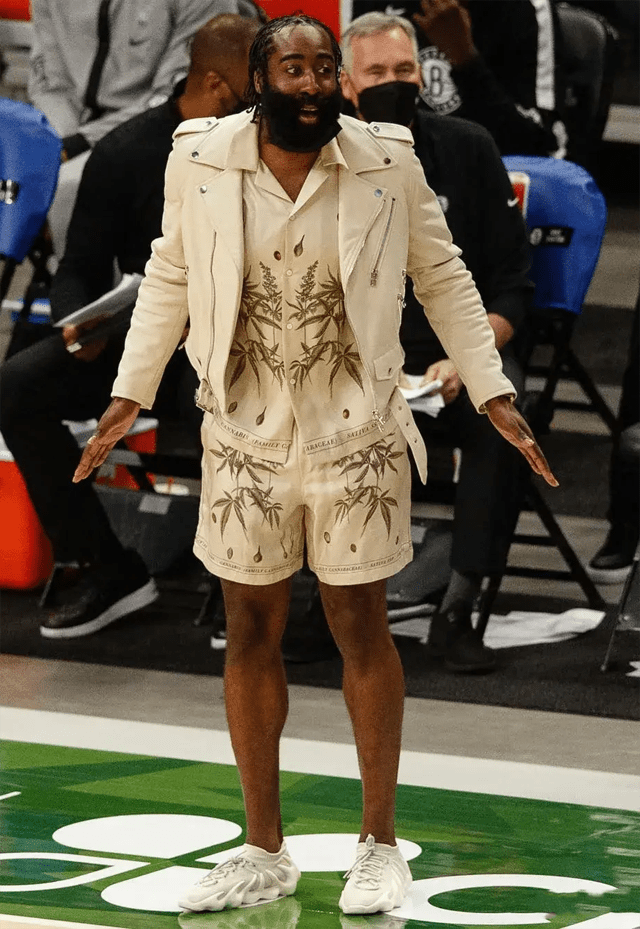 原创生涯第178场三双!哈登力挺威少,还差4场比赛,就是历史第一