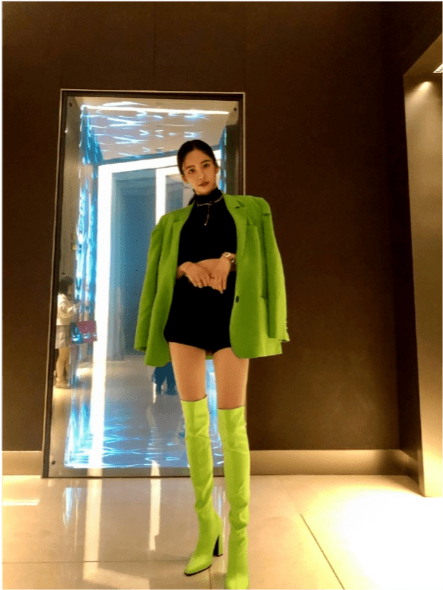 长靴,不仅没有起到修饰腿型的作用,看着还十分累赘显腿短,导致潘南奎