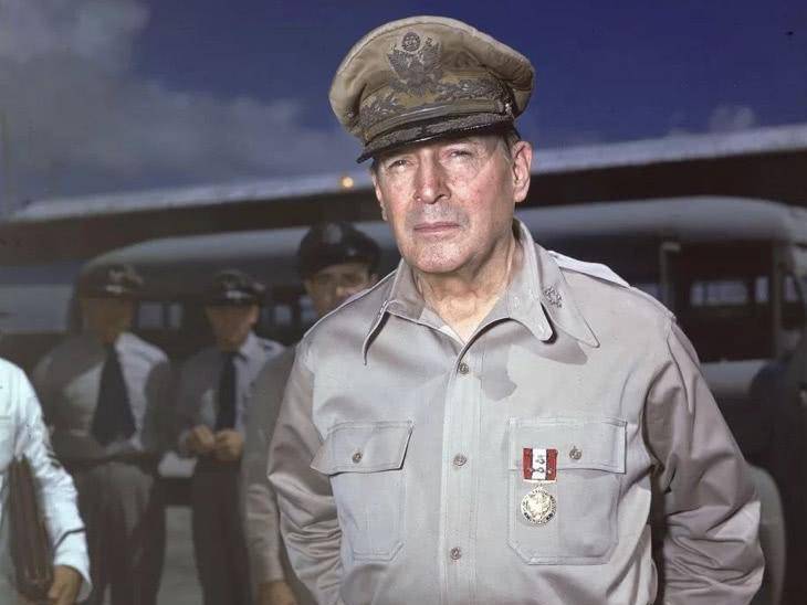 7月10日,杜鲁门正式任命美国远东军总司令麦克阿瑟为"联合国军"总司令