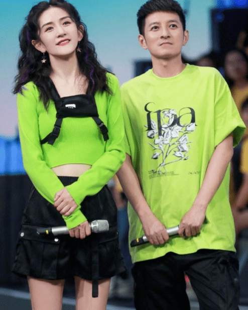 杜海涛也在凌晨为谢娜庆生,他发文:就是玩!就是笑!