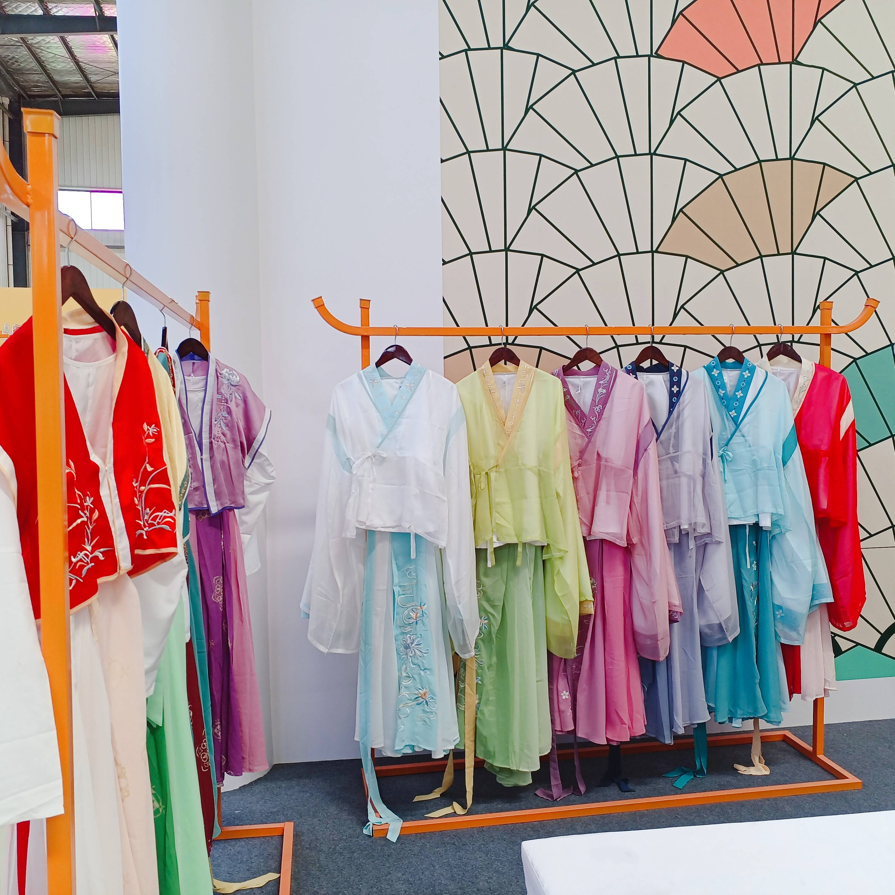 汉服之都照耀修武千年古县重放光芒记汉服之都董事长陈朕冰修武行