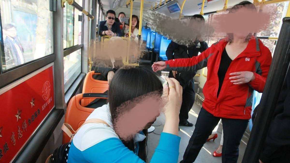 地铁不让座男子视频详情 ca7bc2824741410095e3efd1008ff610.jpeg