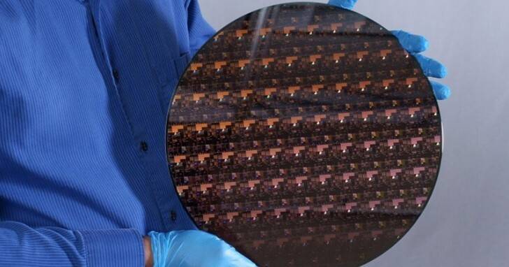 原创
            IBM制造出全球首款2nm芯片，相比