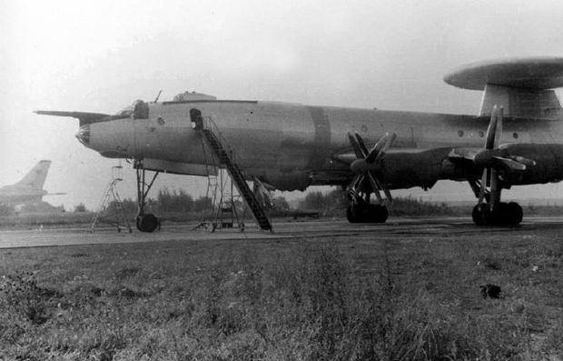 原创苏联第一代预警机,源自战略轰炸机的图-126"苔藓"