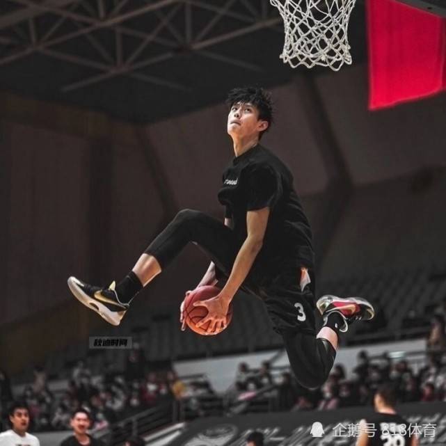 王仕鹏 孙悦在国内算顶级天赋可到美国有太多曾凡博这样的小孩 球员