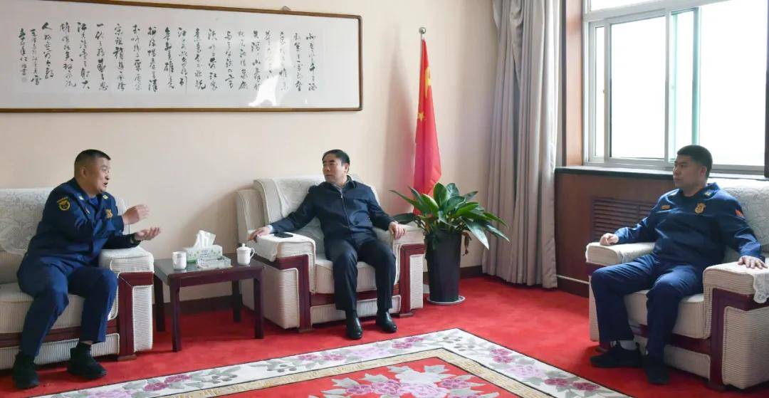崔云峰代表区委,区政府向市消防救援支队长期以来对潞州区经济社会